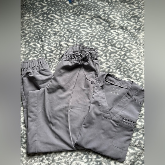 Jaanuu| Scrub Sets - Picture 5 of 5